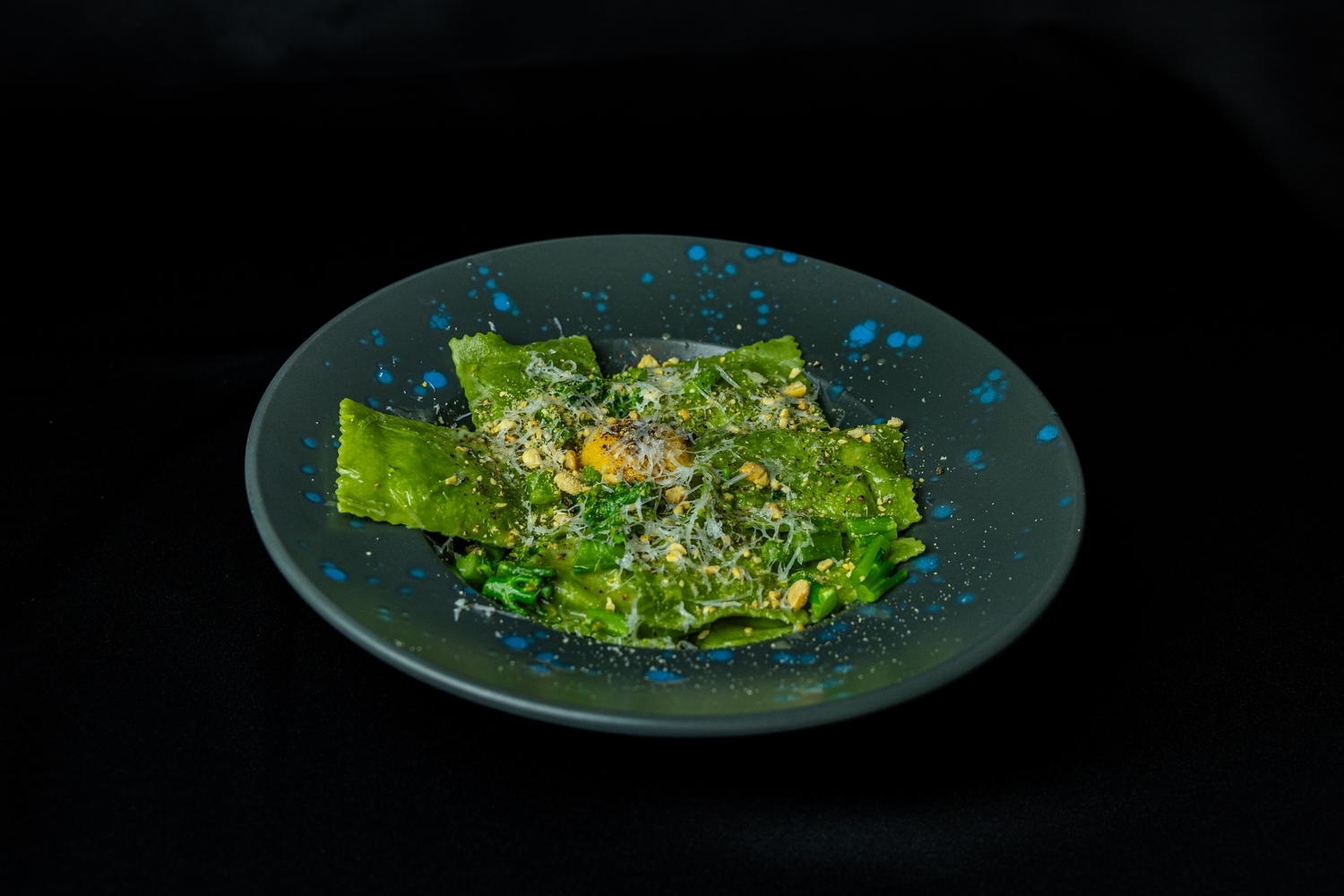 Ravioli ze szpinakiem i ricottą na palonym maśle